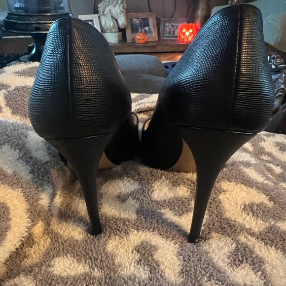 Black High Heel - Picture 2 of 3